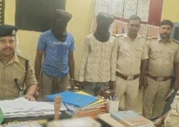 अपराध की योजना बना रहे तीन बदमाशों को अवैध हथियार के साथ पुलिस ने किया गिरफ्तार