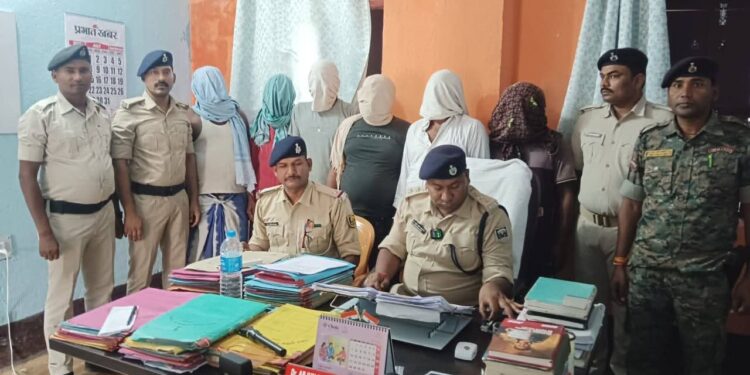 बिहार में चोरी के आरोप में बेटी को गर्म रॉड से कई जगह दागा, पिता की शिकायत पर 6 व्यक्ति गिरफ्तार