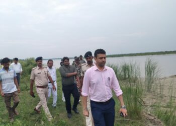 सीतामढ़ी जिल पदाधिकारी बाढ़ प्रभावित क्षेत्र का निरीक्षण किया।