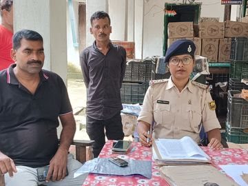 कटिहार में तस्करी का खुलासा:1170 लीटर विदेशी शराब के साथ पिकअप चालक गिरफ्तार
