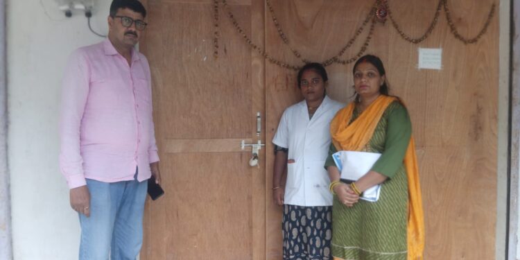 जिलाधिकारी के निर्देश पर अल्ट्रासाउंड एवं एक्सरे सेंटर को किया गया सील