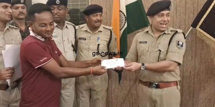 ऑपरेशन मुस्कान के तहत भागलपुर पुलिस ने लौटाए 126 लोगों के मोबाइल, 30 लाख से अधिक की संपत्ति वापस