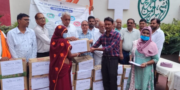 माननीय सांसद सीतामढ़ी श्री देवेश चंद्र ठाकुर द्वारा 30 यक्ष्मा मरीजों को लिया गया गोद।