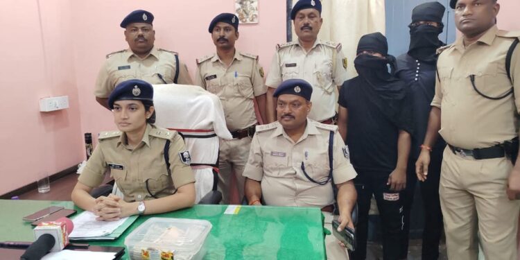 पूर्णिया पुलिस ने फर्जी लूटकांड का किया खुलासा, आदर्श वस्त्रालय के कर्मचारी ने ही रची थी झूठी साजिश…पुलिस ने किया गिरफ्तार
