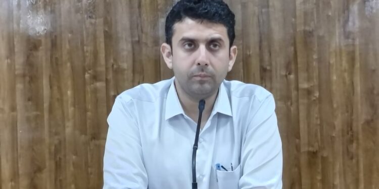 राजस्व कर्मचारी के विरुद्ध समाहर्ता ने विभागीय कार्रवाई का दिया निर्देश