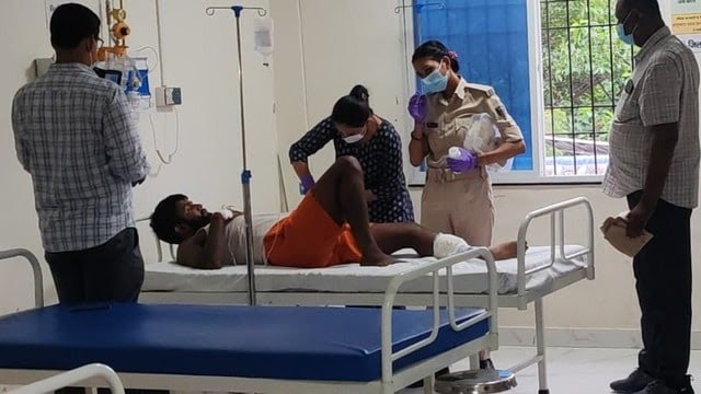 सीवान में हत्या के आरोपी और पुलिस में मुठभेड़:पुलिस को देख आरोपी ने की फायरिंग, जवाबी कार्रवाई में पुलिस ने पैर में मारी गोली