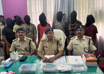 सारण पुलिस की बड़ी कार्रवाई-चैन छिनतई व लूट की घटनाओं में संलिप्त 07 अपराधकर्मी गिरफ्तार, अवैध हथियार व चोरी का सामान बरामद