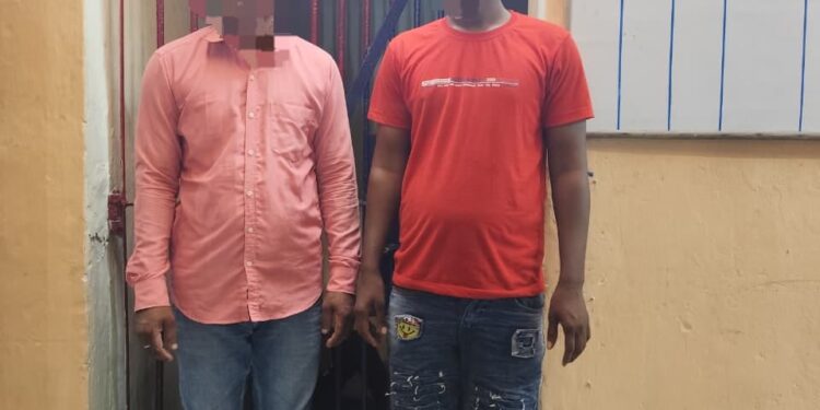 सड़क पर बस और अन्य वाहनों से अवैध रूप से रंगदारी वसूली करने वाले गिरोह पर हुई कार्रवाई, 02 सदस्य गिरफ्तार, अन्य की गिरफ्तारी हेतु छापामारी जारी…