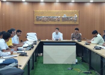 समाहरणालय में पीएचईडी एवं विद्युत विभाग की समीक्षात्मक बैठक सम्पन्न