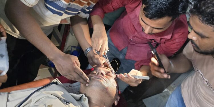 बड़हरिया के महावीरी मेला में हुए पथराव में घायल थानाध्यक्ष के बयान पर दर्जनों नामजद और सैकड़ों अज्ञात लोगों पर दर्ज हुआ केस