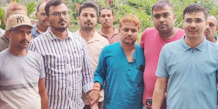 बेगूसराय: घूसखोर CO को निगरानी ने पकड़ा, डेटा ऑपरेटर और चालक भी हिरासत में लिए गए