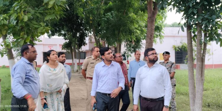 अर्द्धसैनिक बलों के आवासन स्थल का निरीक्षण