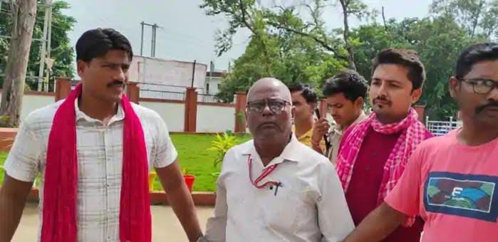 अनुमंडल कार्यालय में निगरानी की बड़ी कार्रवाई, रिश्वत लेते कर्मचारी रंगे हाथ गिरफ्तार