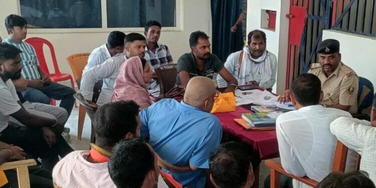 नौतन में दुर्गा पूजा को लेकर शांति समिति की बैठक आयोजित