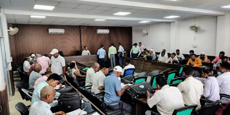 मतदाता प्रारूप सूची की प्रविष्टियों के सत्यापन हेतु बीएलओ को लोगो को साक्ष्य देने हेतु नोटिस देने का मिला निर्देश