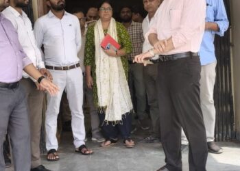 आसन्न बिहार विधान सभा आम निर्वाचन—2025 को लेकर जिला निर्वाचन अधिकारी–सह–जिलाधिकारी श्री रिची पांडेय ने आज सीतामढ़ी इंजीनियरिंग कॉलेज (एसआईटी)का स्थलीय निरीक्षण किया।