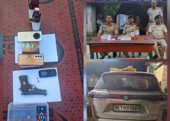 गोपालगंज :- बरौली थाना पुलिस को बड़ी सफलता मिली है। गुप्त सूचना के आधार पर बरौली थानाध्यक्ष एनिमा राणा ने बनकट मोड़ के पास छापेमारी कर दो अभियुक्तों को किया गिरफ्तार।