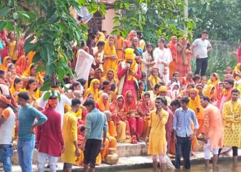 नव दुर्गा व हनुमत प्राण प्रतिष्ठा के लिए निकाली गई भव्य कलश यात्रा