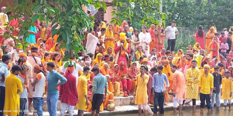 नव दुर्गा व हनुमत प्राण प्रतिष्ठा के लिए निकाली गई भव्य कलश यात्रा