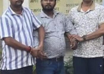 छपरा में जूनियर इंजीनियर रिश्वत लेते गिरफ्तार:सामुदायिक भवन, RTPS काउंटर के निर्माण को मांगी थी रकम , निगरानी विभाग ने 50 हजार रुपये लेते पकड़ा