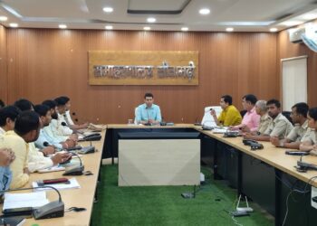 जिलाधिकारी सीतामढ़ी श्री रिची पांडेय की अध्यक्षता में आज विमर्श सभा कक्ष में जिला सड़क सुरक्षा समिति की बैठक की गई।