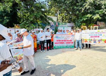 स्वच्छता ही सेवा’ अभियान: गोपालगंज में जिला पदाधिकारी और डीडीसी ने किया श्रमदान, जन भागीदारी का आह्वान