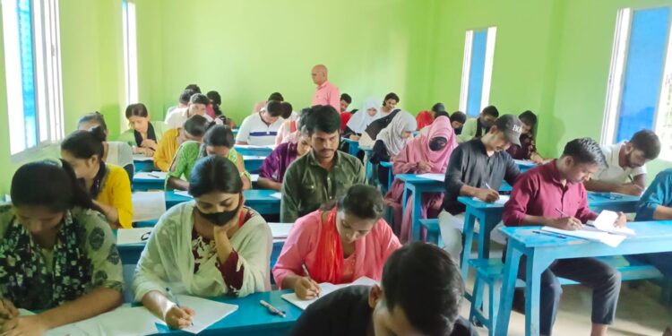 बी०सी०ए०, बी०बी०ए० और लाइब्रेरियन का परीक्षा शान्ति पूर्ण हुआ समापन