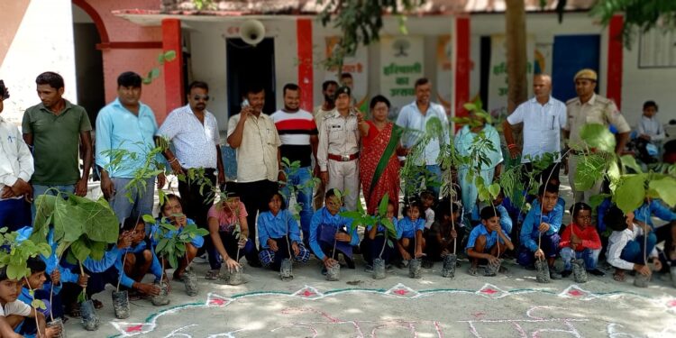 राजकीय मध्य विद्यालय भोरे में स्वच्छता अभियान और वृक्षारोपण कार्यक्रम सम्पन्न