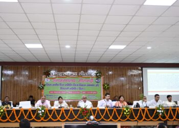 सरकार की योजनाओं का क्रियान्वयन धरातल पर उतारने के मद्देनजर सभी विभाग समन्वय के साथ कार्य करें। कराए जा रहे कार्यों में पुरी पारदर्शिता हो साथ ही विहित गुणवत्ता एवं तय विशिष्टियों के अनुरूप कार्य कराना सुनिश्चित करें ताकि आम-आवाम लाभान्वित हो सके।