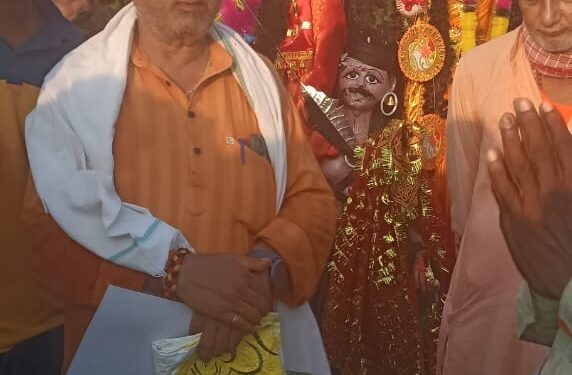 सुंदरी बाजार के माता दुर्गा की मूर्ति पूरे विधि विधान के साथ तालाब में विसर्जित किया गया