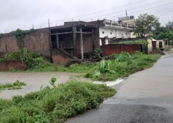 रामगढ़ में नहर का बांध टूटा, लोगों की तत्परता व जेसीबी की मदद से पाया गया हालात पर काबू