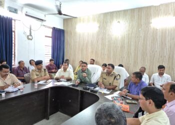 बिहार विधानसभा चुनाव 2025 के मद्देनज़र जिलाधिकारी एवं वरीय पुलिस अधीक्षक सारण द्वारा की गई व्यापक समीक्षा