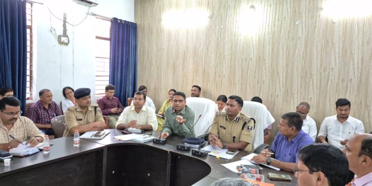 बिहार विधानसभा चुनाव 2025 के मद्देनज़र जिलाधिकारी एवं वरीय पुलिस अधीक्षक सारण द्वारा की गई व्यापक समीक्षा