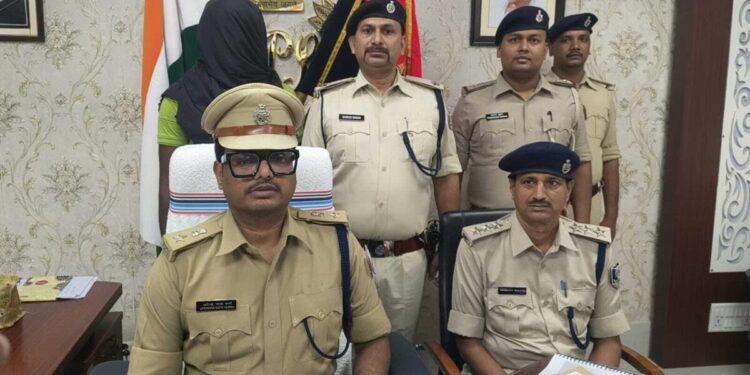 देसी कट्टा और चार कारतूस के साथ बदमाश गिरफ्तार:बांका में आचार संहिता के बाद पुलिस अलर्ट, SP बोले-कार्रवाई रहेगी जारी