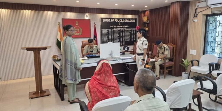 गोपालगंज :- पुलिस अधीक्षक अवधेश दीक्षित द्वारा आज की गई जन सुनवाई में कई फरियादी पहुंचे।