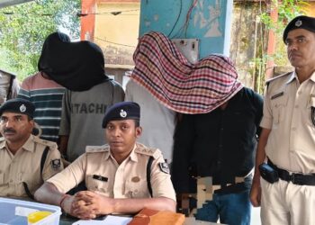 सिवान जिला के दरौंदा थानान्तर्गत अपराध की योजना बना रहे 04 अभियुक्त गिरफ्तारः 02 देशी कट्टा एवं 04 कारतूस बरामद