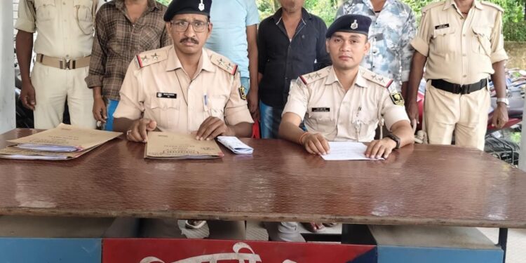 मनिहारी पुलिस की शराब तस्करों पर बड़ी कार्रवाई, चार गिरफ्तार