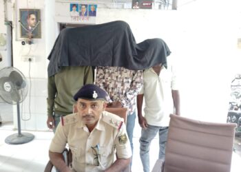 पुनपुन में लूट का खुलासा, तीन अपराधी गिरफ्तार:ब्लेड से हमला कर लूटा गया सोने का लॉकेट भी बरामद