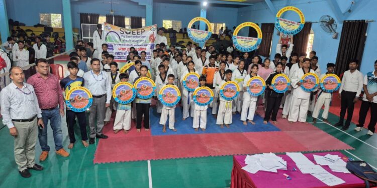 गोपालगंज क्लब में आयोजित कार्यक्रम में खिलाड़ियों ने लिया मतदान और मतदाता जागरूकता का संकल्प