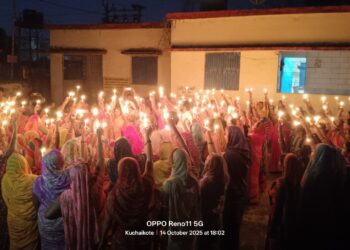 दीप प्रज्ज्वलन कर कुचायकोट में जीविका दीदियों ने किया मतदाता जागरूकता