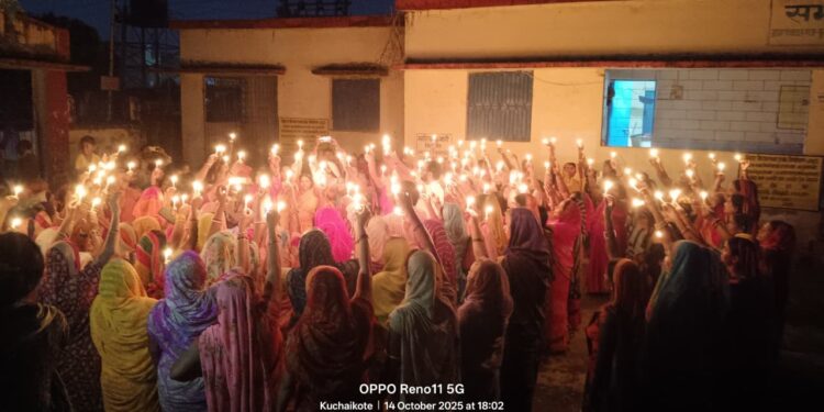 दीप प्रज्ज्वलन कर कुचायकोट में जीविका दीदियों ने किया मतदाता जागरूकता