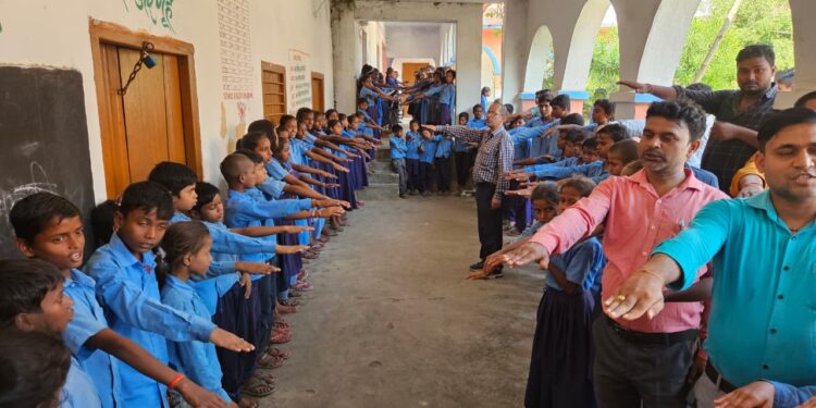 बिहार विधानसभा आम निर्वाचन-2025 के अवसर पर मतदाताओं को जागरूक करने के उद्देश्य से जिला स्वीप कोषांग, सीतामढ़ी के द्वारा जिले के सभी विधानसभा क्षेत्रों में सघन मतदाता जागरूकता अभियान चलाया जा रहा है