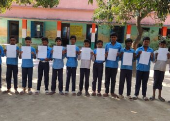 मतदान के प्रति जागरूक करने के लिए छात्रों ने अभिभावक को लिखा संदेश