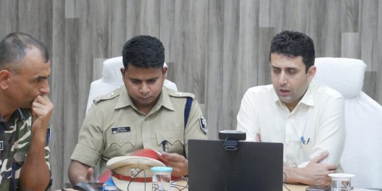 विधान सभा आम निर्वाचन–2025 के मद्देनज़र इंडो–नेपाल बॉर्डर डिस्ट्रिक्ट समन्वय समिति की बैठक आज समाहरणालय, सीतामढ़ी स्थित एन.आई.सी. कक्ष में वीडियो कॉन्फ्रेंसिंग के माध्यम से आयोजित की गई।