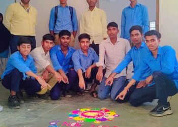 भोरे के प्लस टू स्कूल में छात्राओं ने रंगोली बनाकर वोटरों को किया जागरूक*