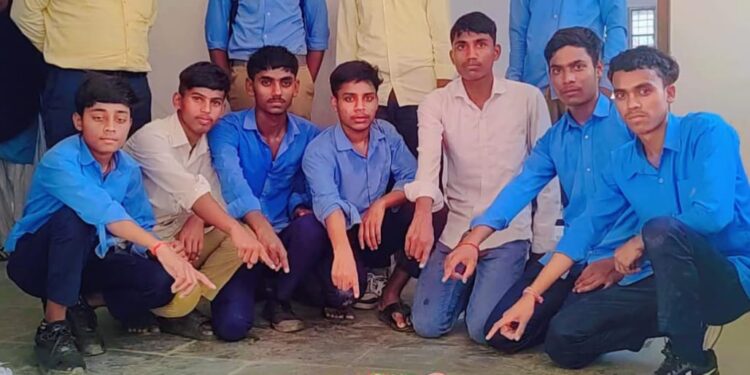 भोरे के प्लस टू स्कूल में छात्राओं ने रंगोली बनाकर वोटरों को किया जागरूक*