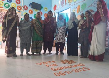 आंगनबाड़ी केंद्र पर बनी रंगोली, मतदाताओं ने लिया शपथ