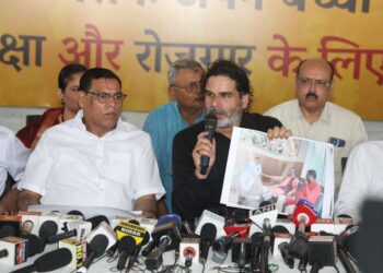 प्रशांत किशोर ने गृह मंत्री अमित शाह पर किया बड़ा हमला, बोले – चुनाव से पहले हार के डर से अमित शाह ने दानापुर के जन सुराज उम्मीदवार अखिलेश साह को दिनभर साथ बैठाकर रखा और नामांकन नहीं करने दिया