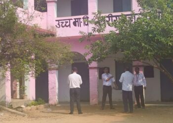 हथुआ विधान सभा क्षेत्र के सामान्य प्रेक्षक श्री अमित तोमर (भा0प्र0से0) द्वारा क्षेत्रान्तर्गत ग्राम छाप एवं ग्राम मिर्जापुर का निरीक्षण किया गया।