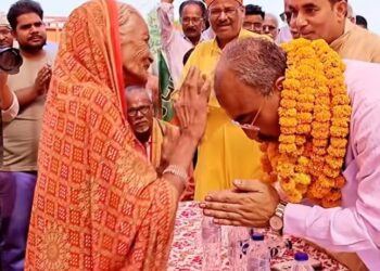 सीवान विधानसभा से एनडीए समर्पित भाजपा प्रत्याशी मंगल पांडेय ने क्षेत्र में जनसंपर्क कर जीत का मांगा आशीर्वाद